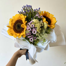 Load image into Gallery viewer, Mini Daydream Hand Bouquet
